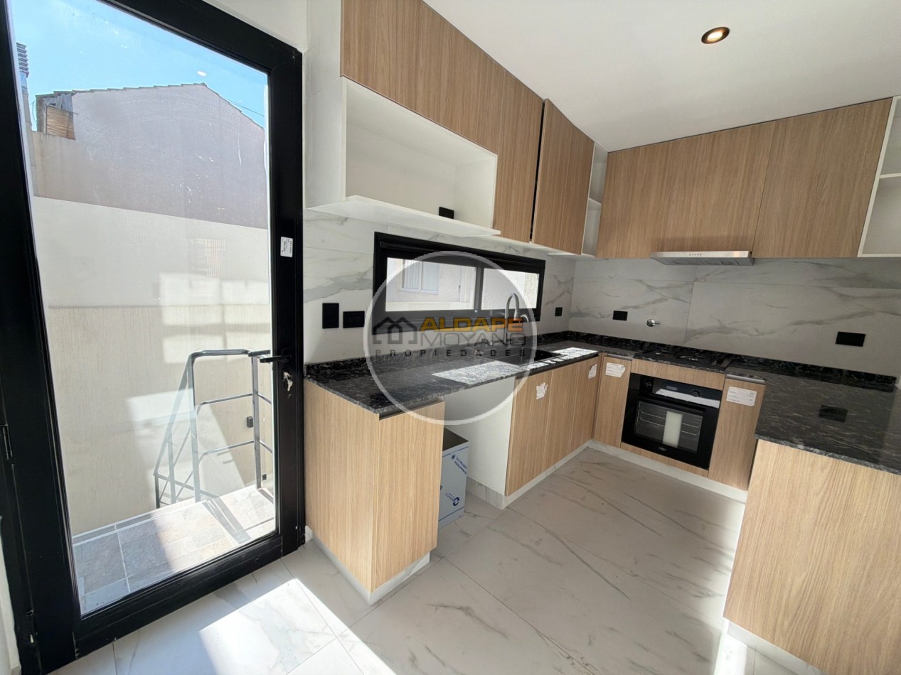 Se Vende triplex, cuatro amb, cochera doble (a estrenar)