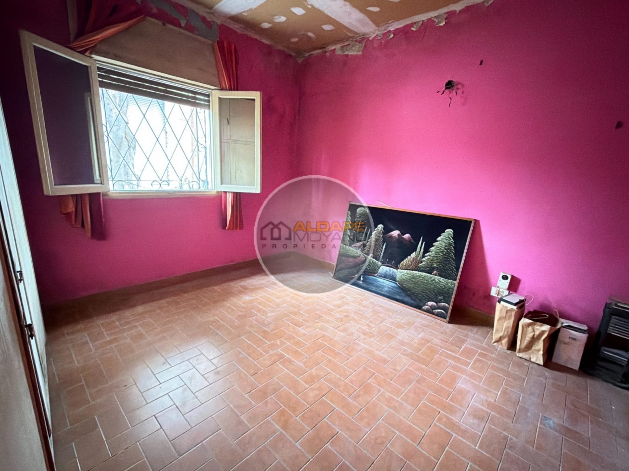 Se Vende Casa tres amb, cochera doble, A Reciclar!! (Ciudadela)