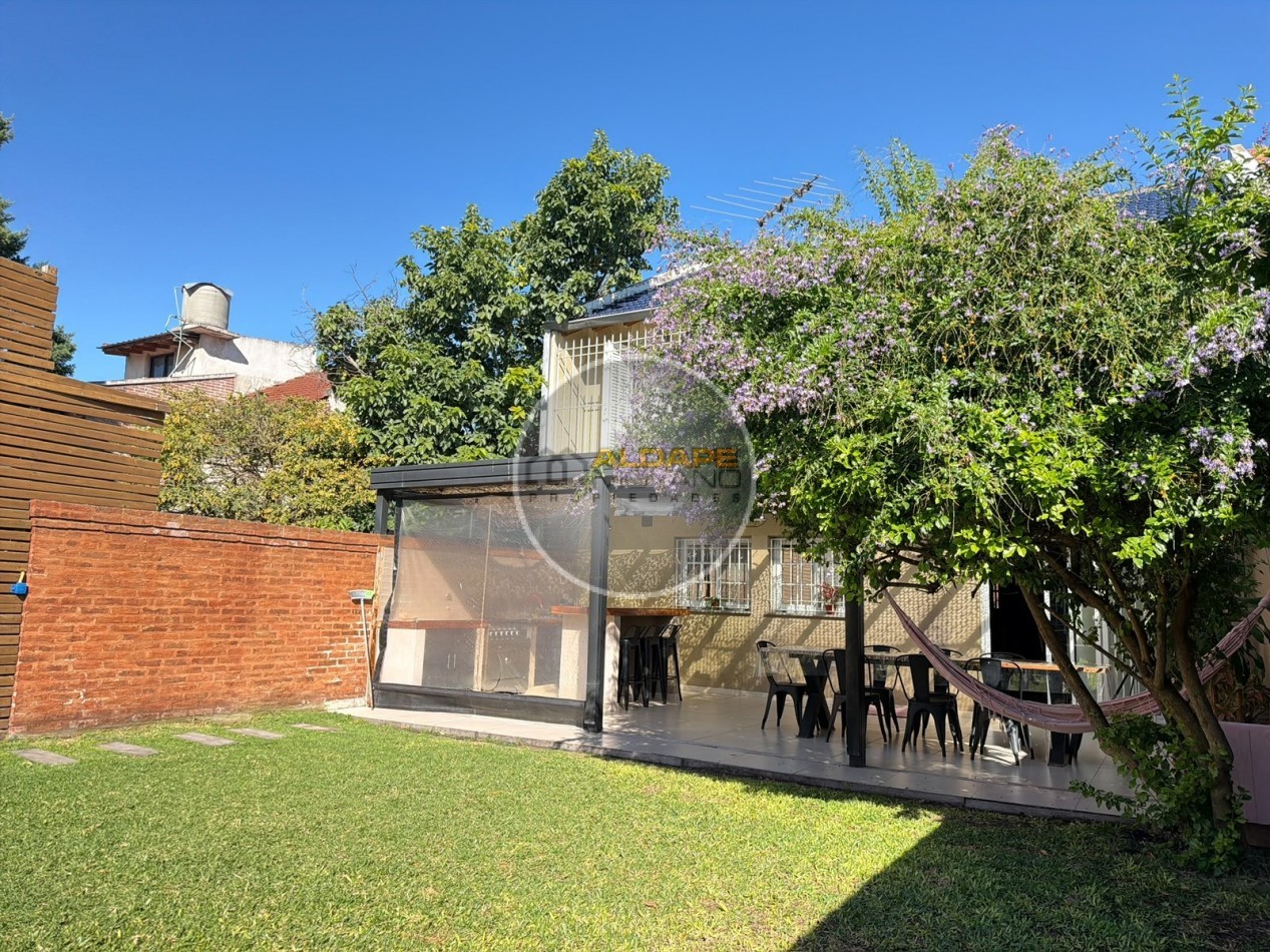 Se Vende Casa, cuatro amb, cochera doble, piscina (Monte Grande)