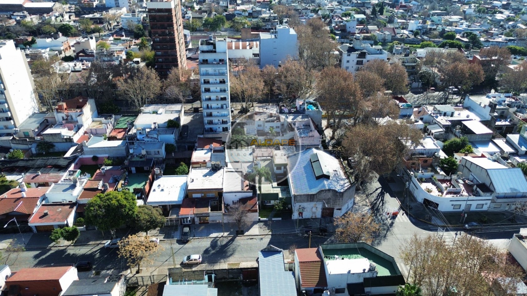Se Vende Casa Cuatro ambientes, con cochera, Quincho (Villa Lugano)