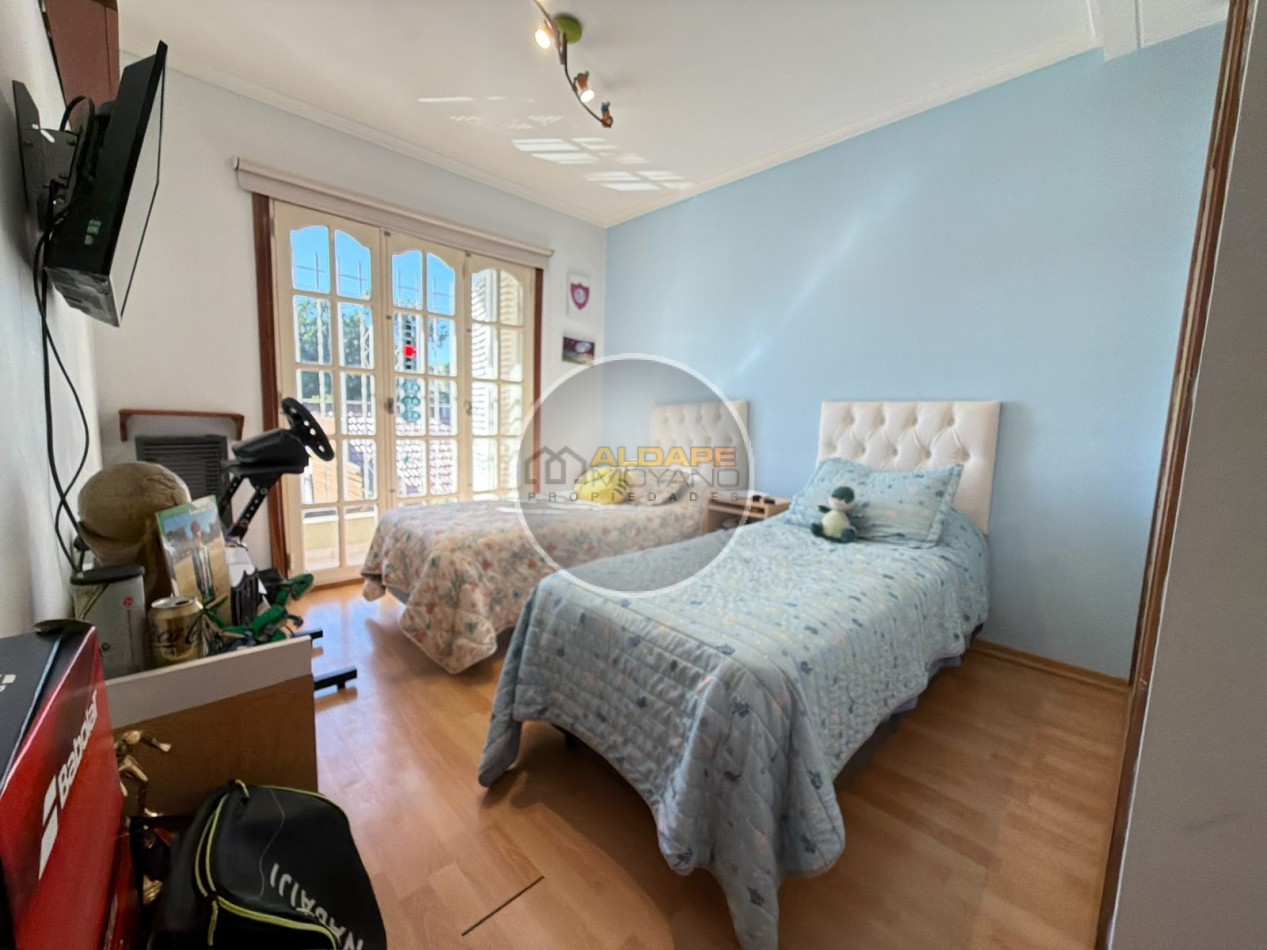 Se Vende Casa, cuatro amb, cochera doble, piscina (Monte Grande)