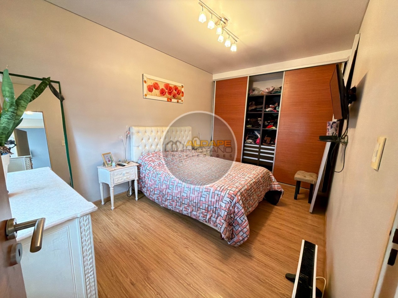 Se Vende PH, tres ambientes, con cochera (Liniers) Excelente