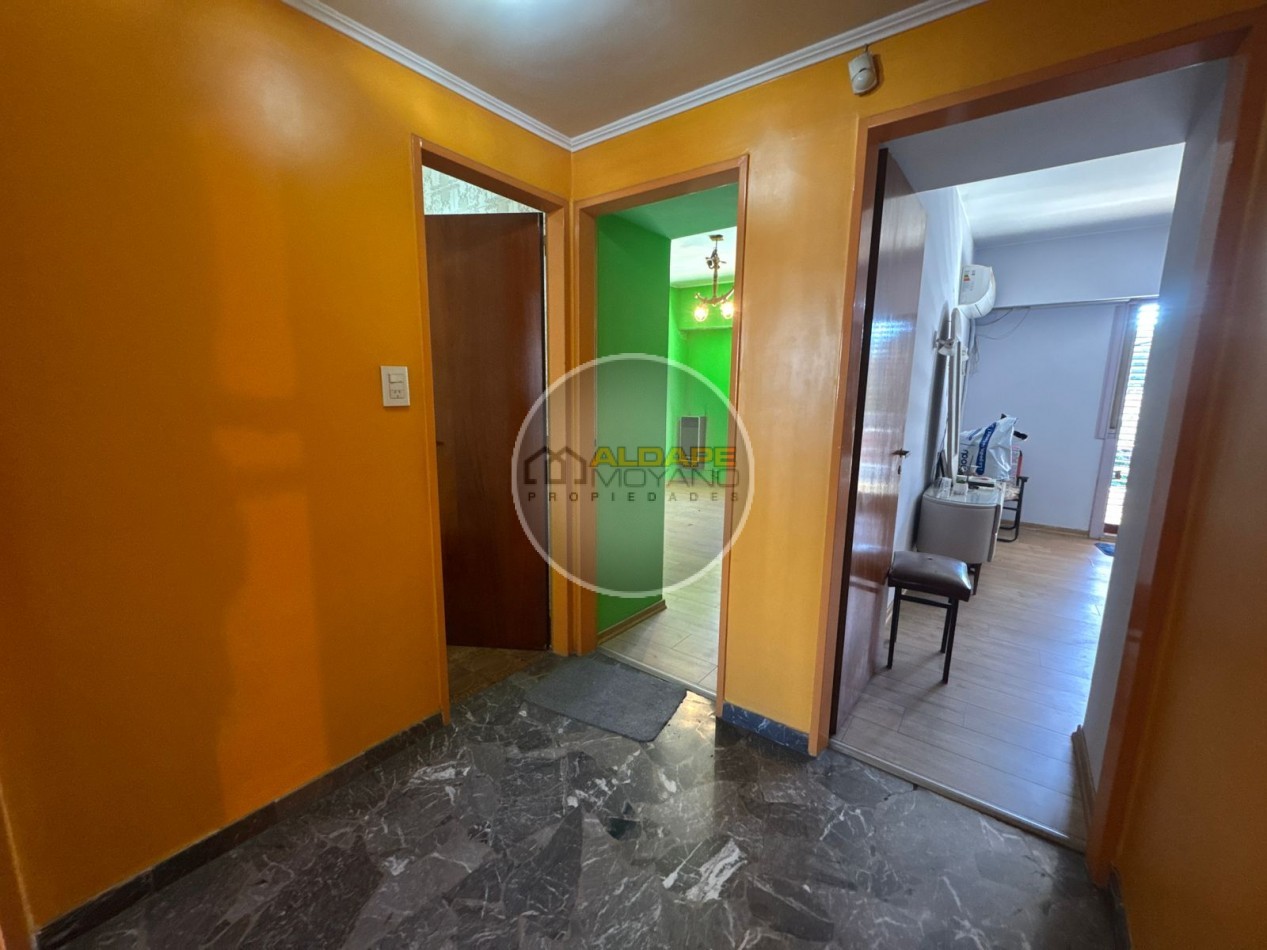 En Venta Casa seis ambientes, cochera triple, Quincho -Excelente estado!! (Villa Lugano)