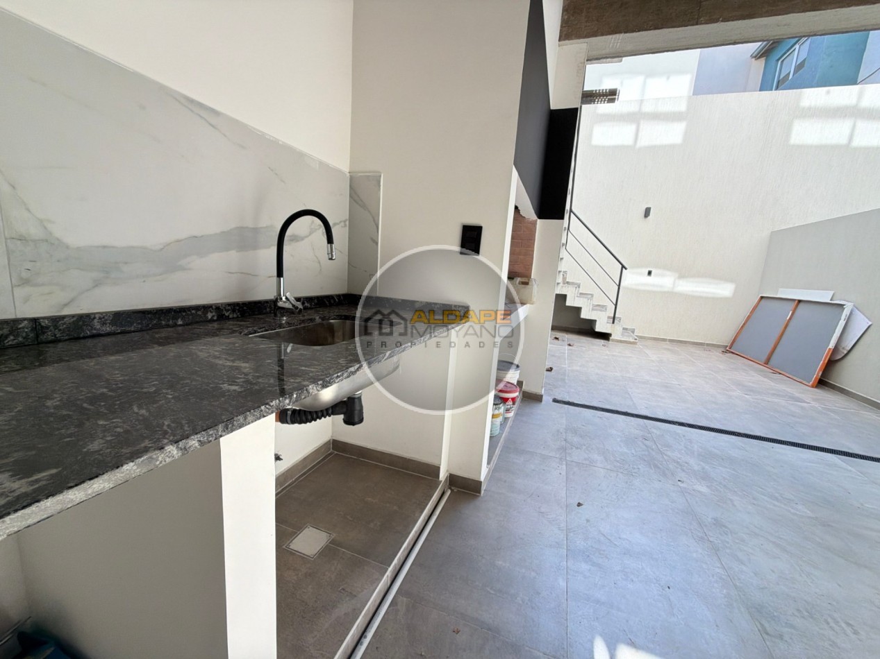 Se Vende triplex, cuatro amb, cochera doble (a estrenar)