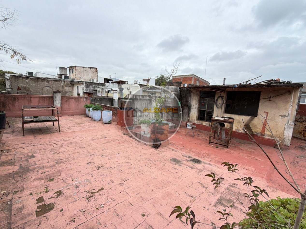 Se Vende Casa tres amb, cochera doble, A Reciclar!! (Ciudadela)