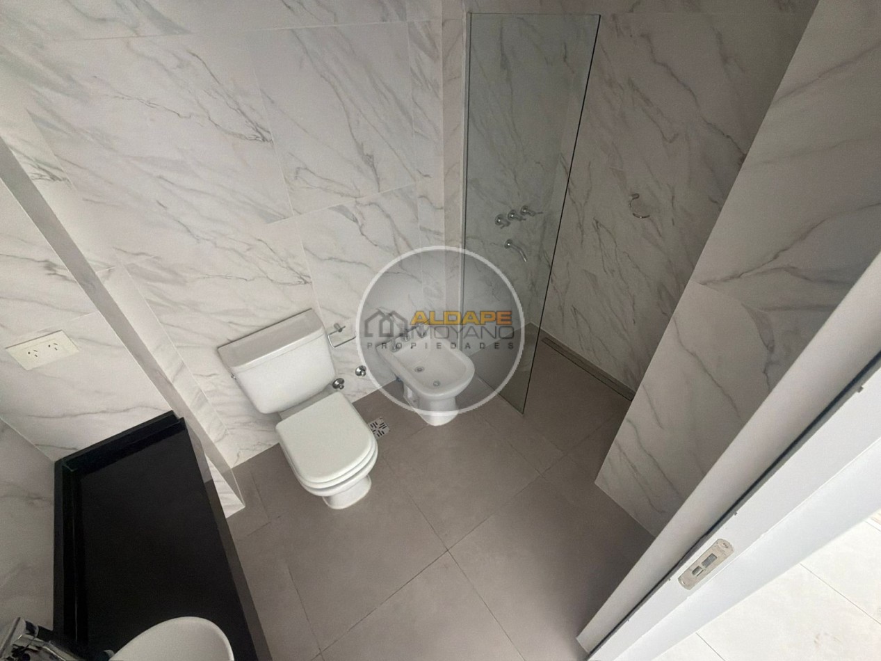 Alquiler dos ambientes, contrafrente, (Aquino 5581, Villa Lugano!!)