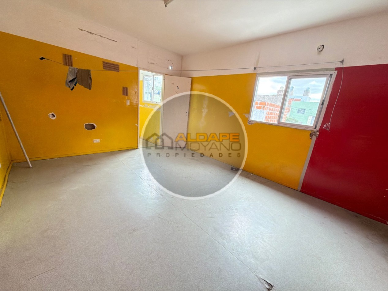Se Vende Casa multifamiliar a Reciclar (Parque Avellaneda)