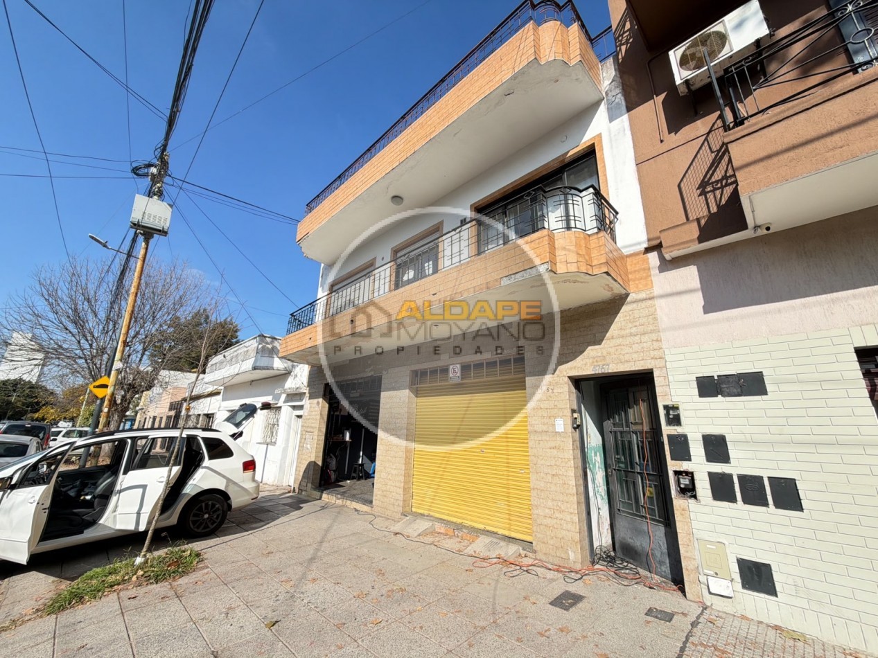 Se Vende local comercial, cochera, depto tres amb, y fondo libre (Villa Lugano) 