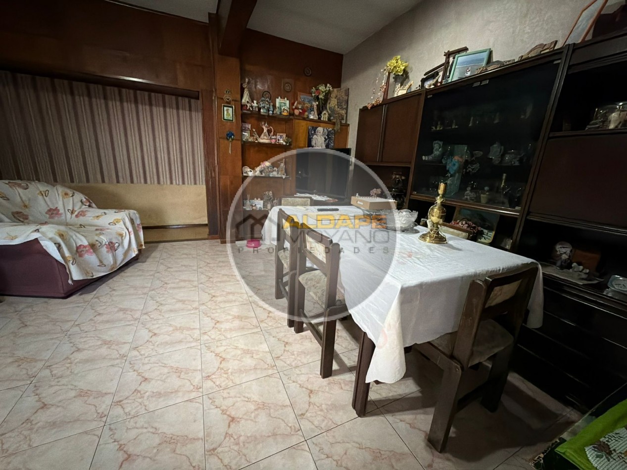 Se Vende Casa Cuatro ambientes, cochera doble (Lomas del Mirador)