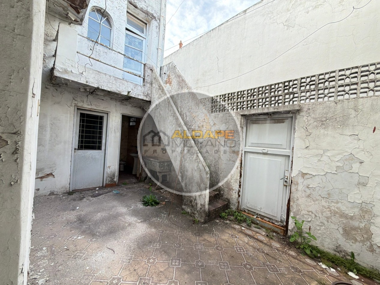 Se vende Local comercial y vivienda tres amb (A Reciclar)