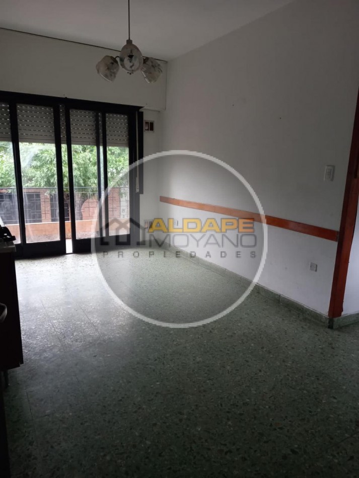 Se Vende local comercial, cochera, depto tres amb, y fondo libre (Villa Lugano) 