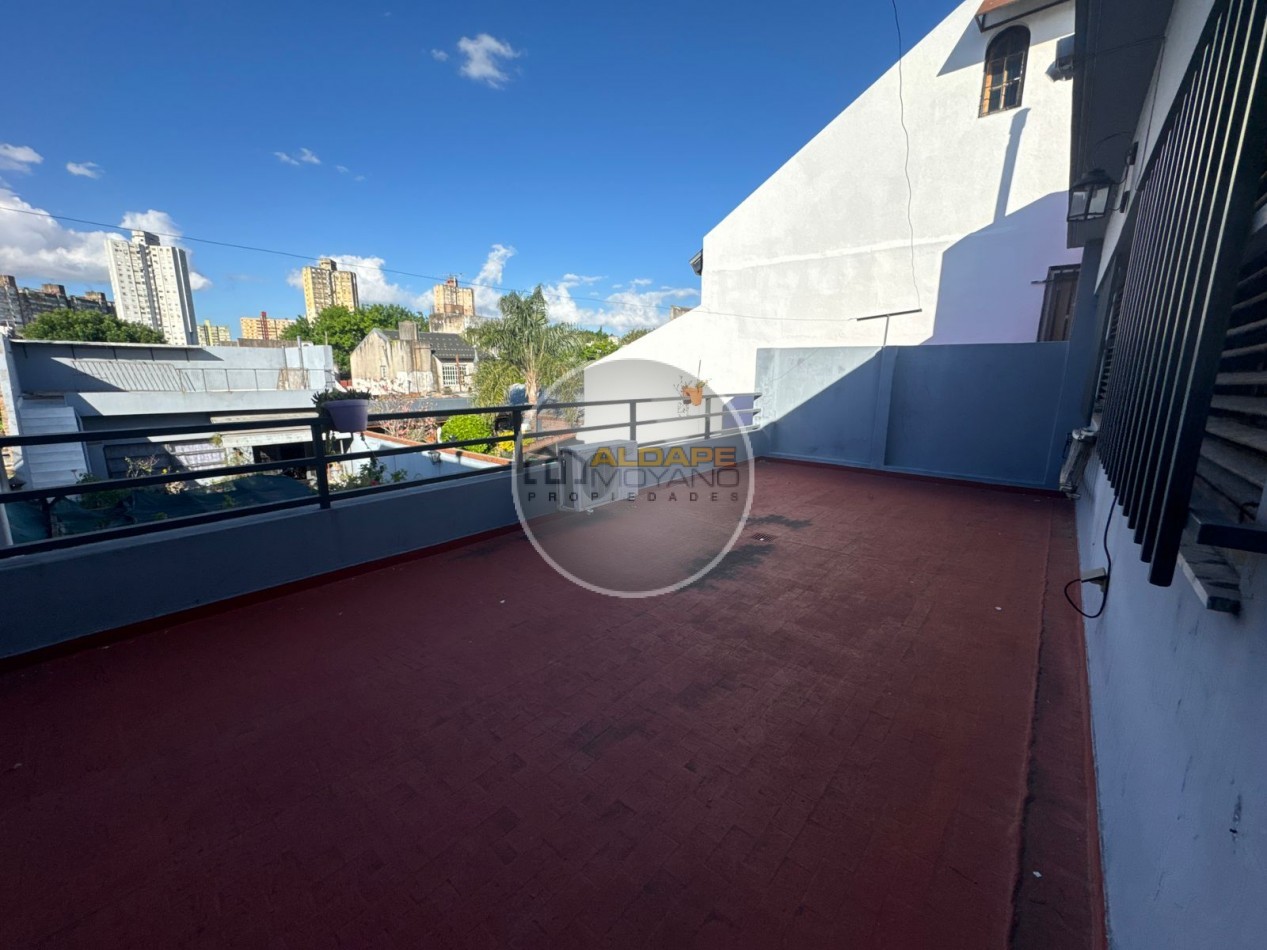 En Venta Casa seis ambientes, cochera triple, Quincho -Excelente estado!! (Villa Lugano)