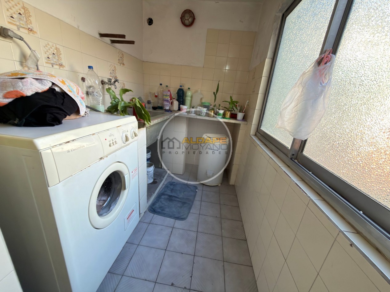 Se Vende Casa Cuatro ambientes, con cochera, Quincho (Villa Lugano)