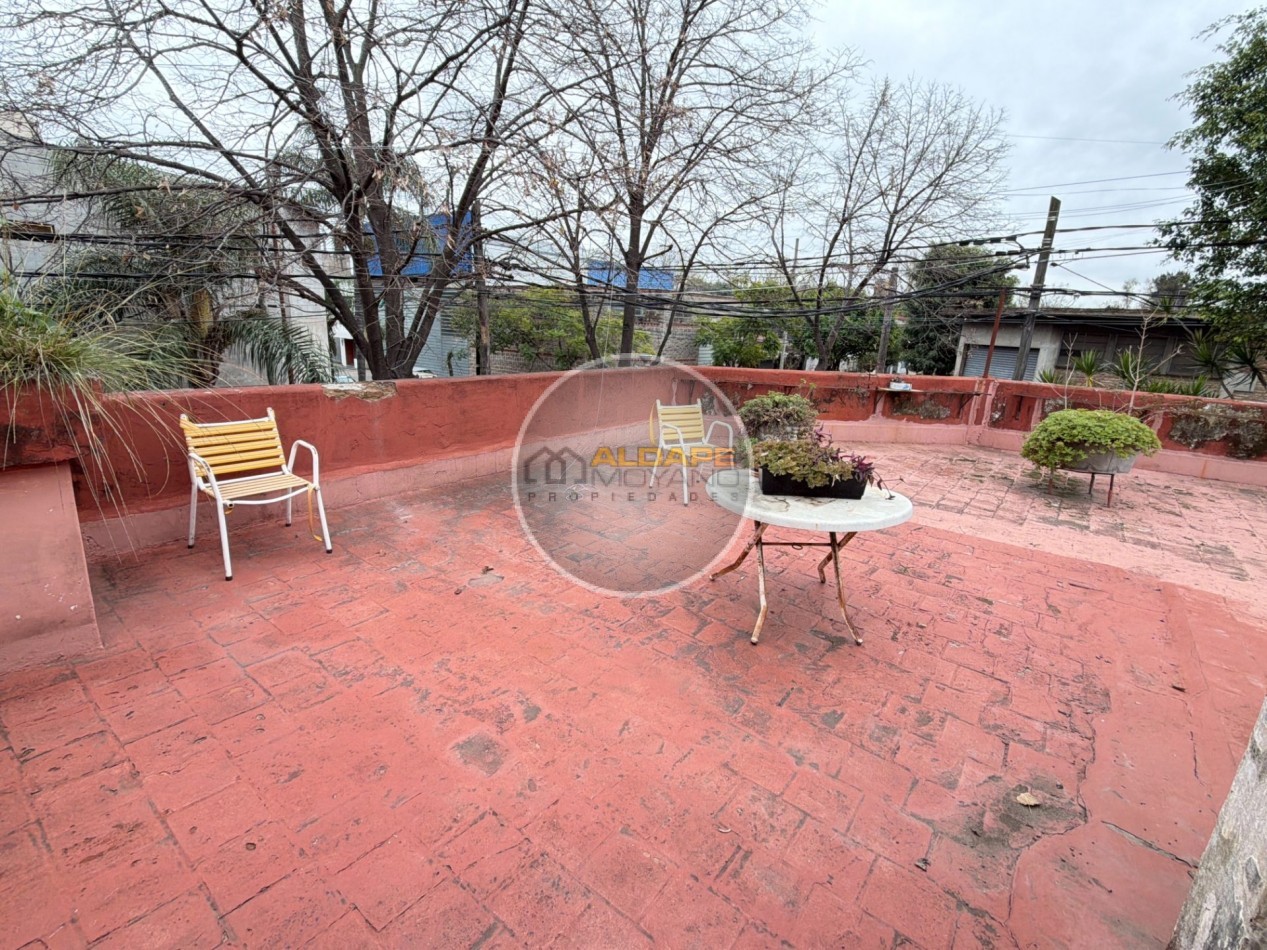 Se Vende Casa tres amb, cochera doble, A Reciclar!! (Ciudadela)