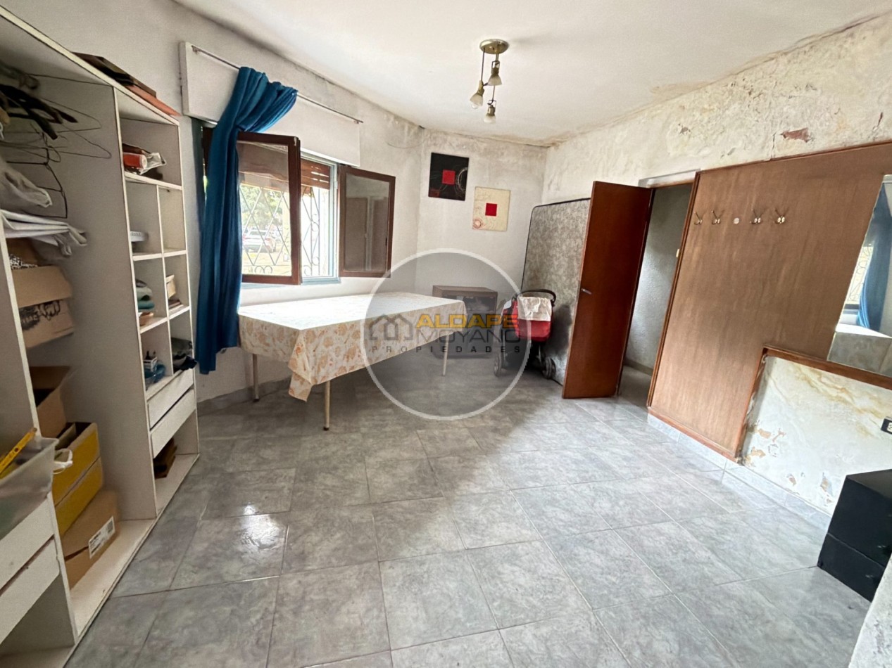 Se Vende Casa tres amb, cochera doble, A Reciclar!! (Ciudadela)