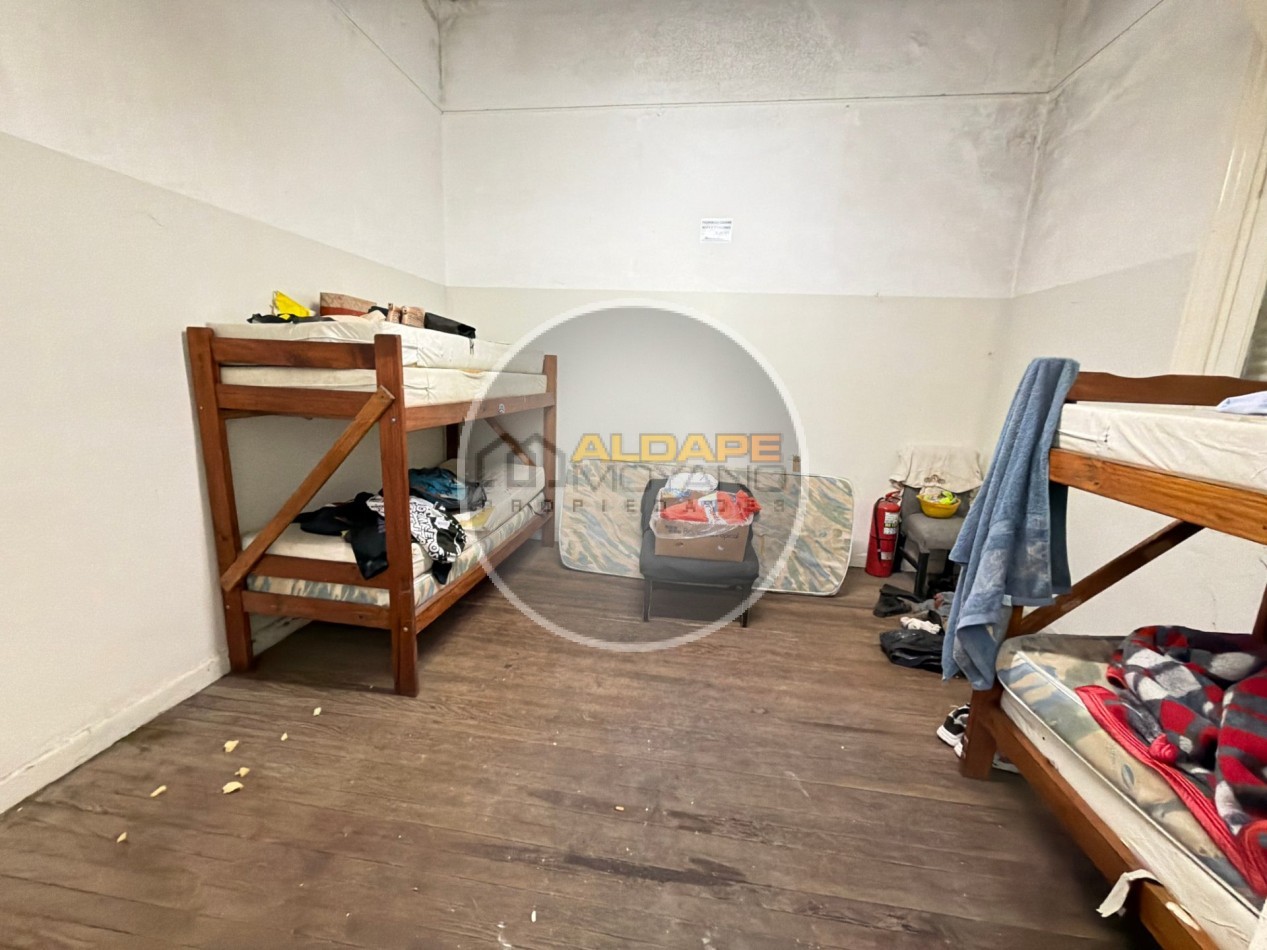 Se Vende Casa multifamiliar a Reciclar (Parque Avellaneda)