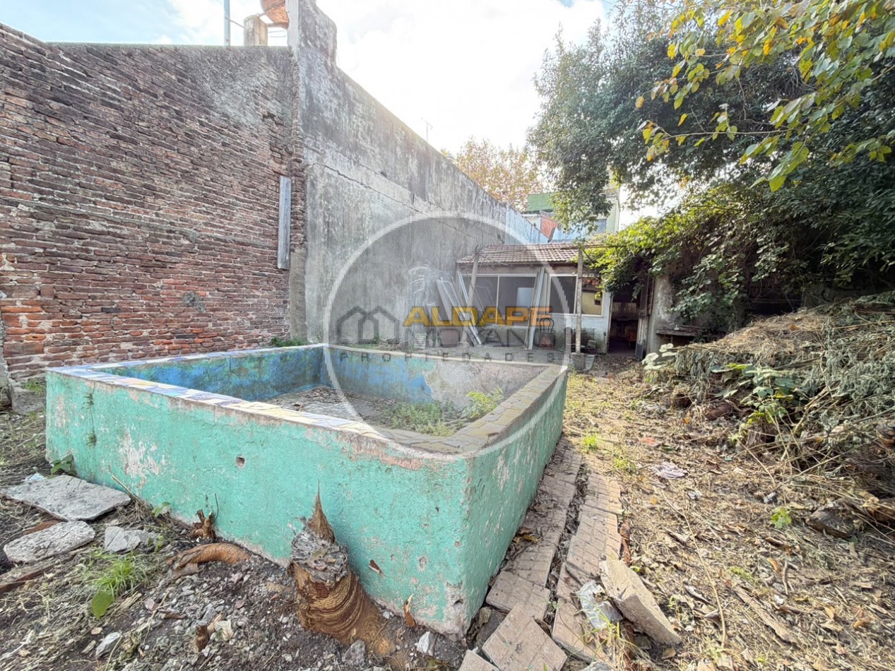 Se Vende local comercial, cochera, depto tres amb, y fondo libre (Villa Lugano) 