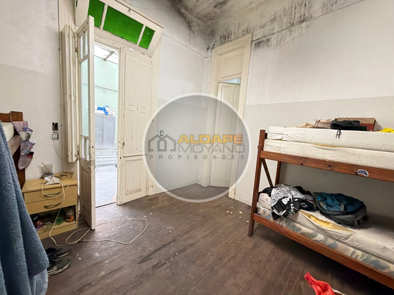 Se Vende Casa multifamiliar a Reciclar (Parque Avellaneda)