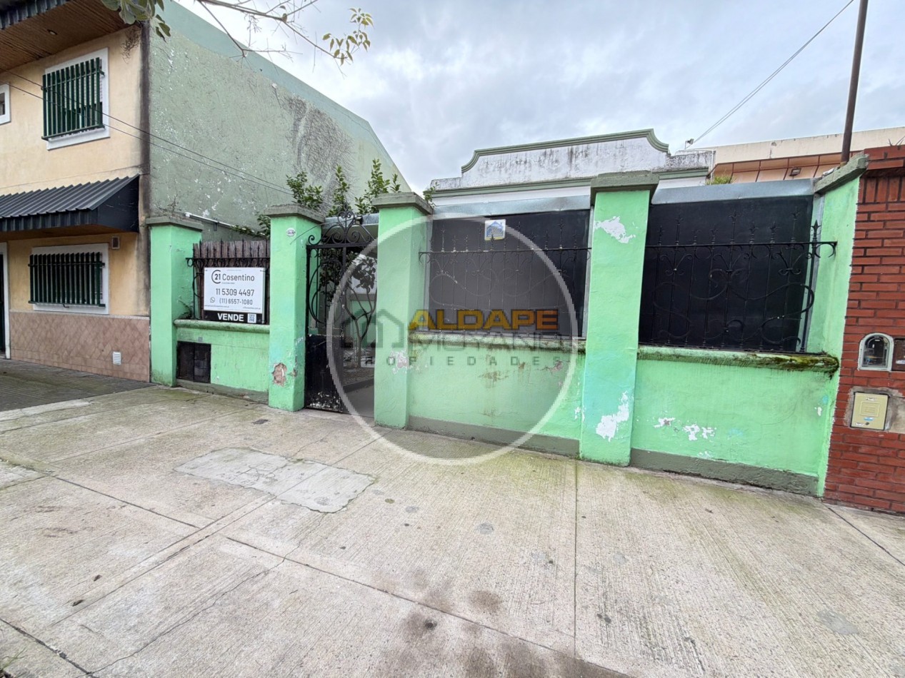 Se Vende Casa multifamiliar a Reciclar (Parque Avellaneda)