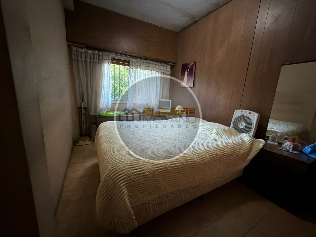 Se Vende Casa Cuatro ambientes, cochera doble (Lomas del Mirador)