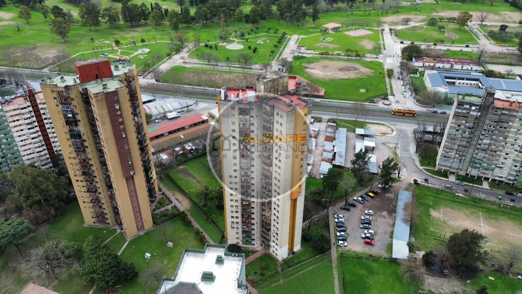 Se Vende departamento cuatro amb, con cochera (torre 11)