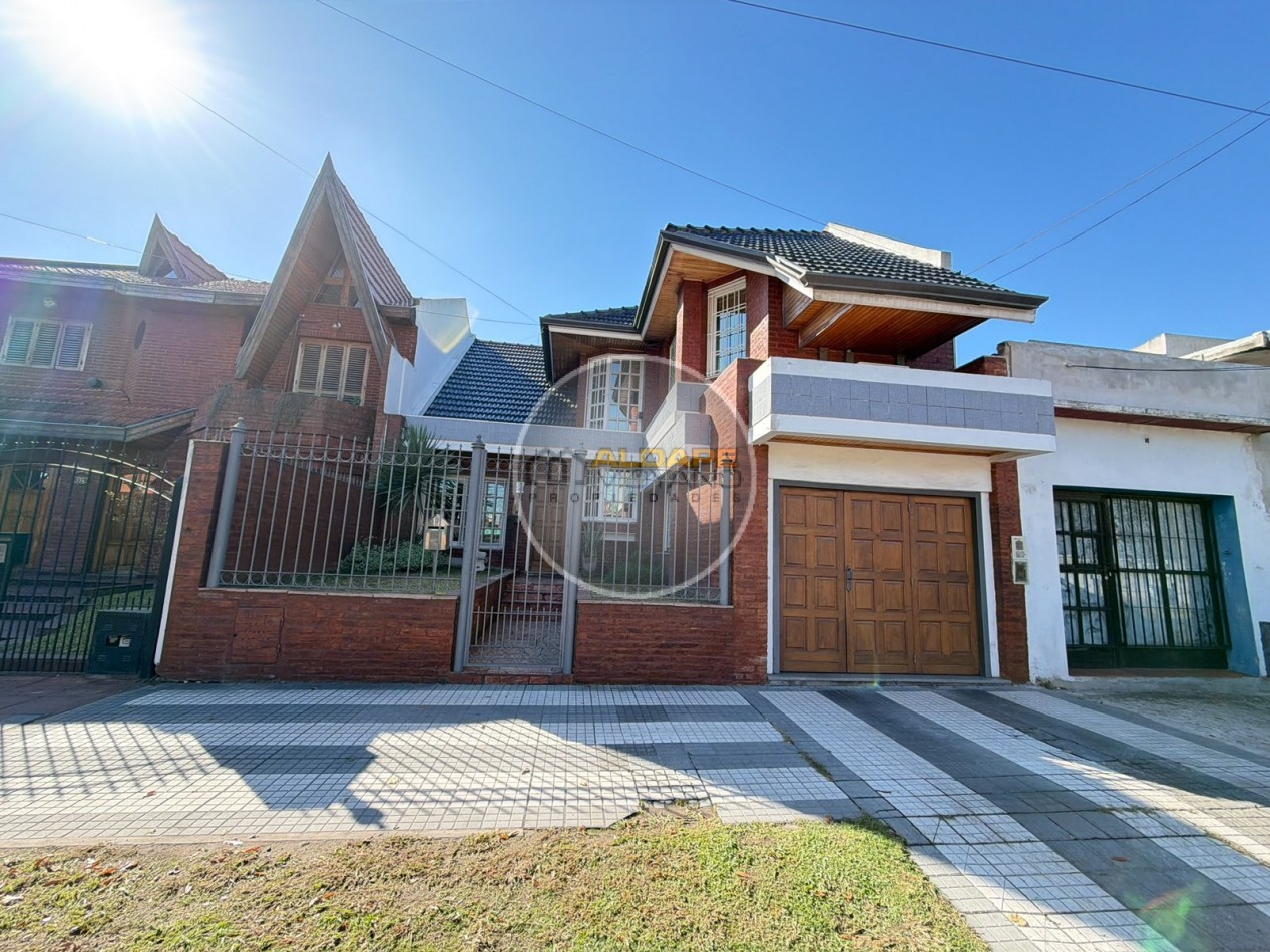 Se Vende Casa, cuatro amb, cochera doble, piscina (Monte Grande)