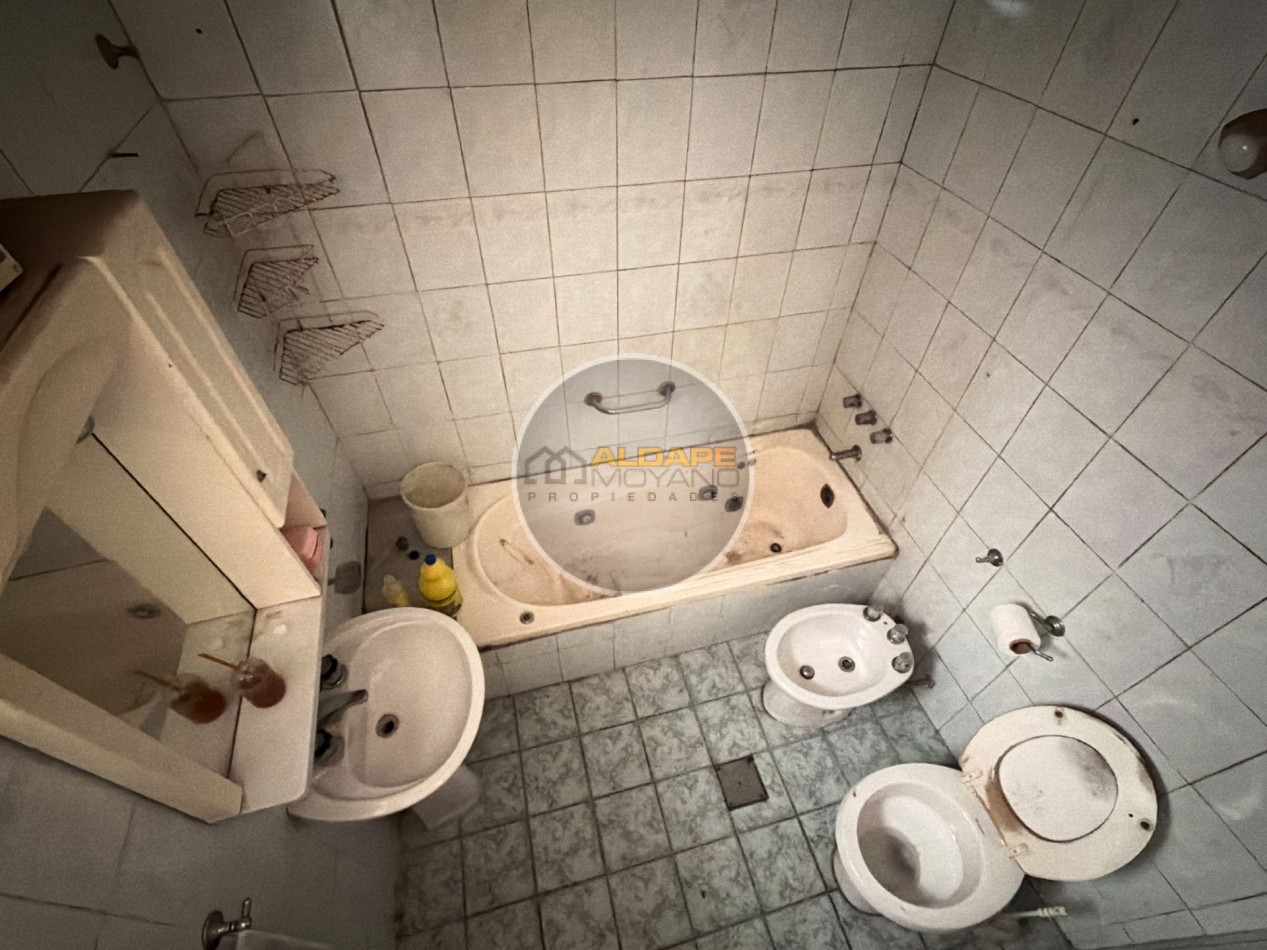 Se Vende Casa tres amb, cochera doble, A Reciclar!! (Ciudadela)