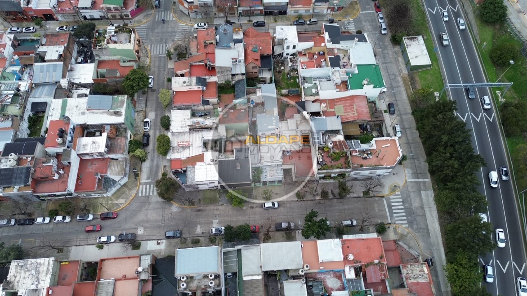Se Vende Casa multifamiliar a Reciclar (Parque Avellaneda)