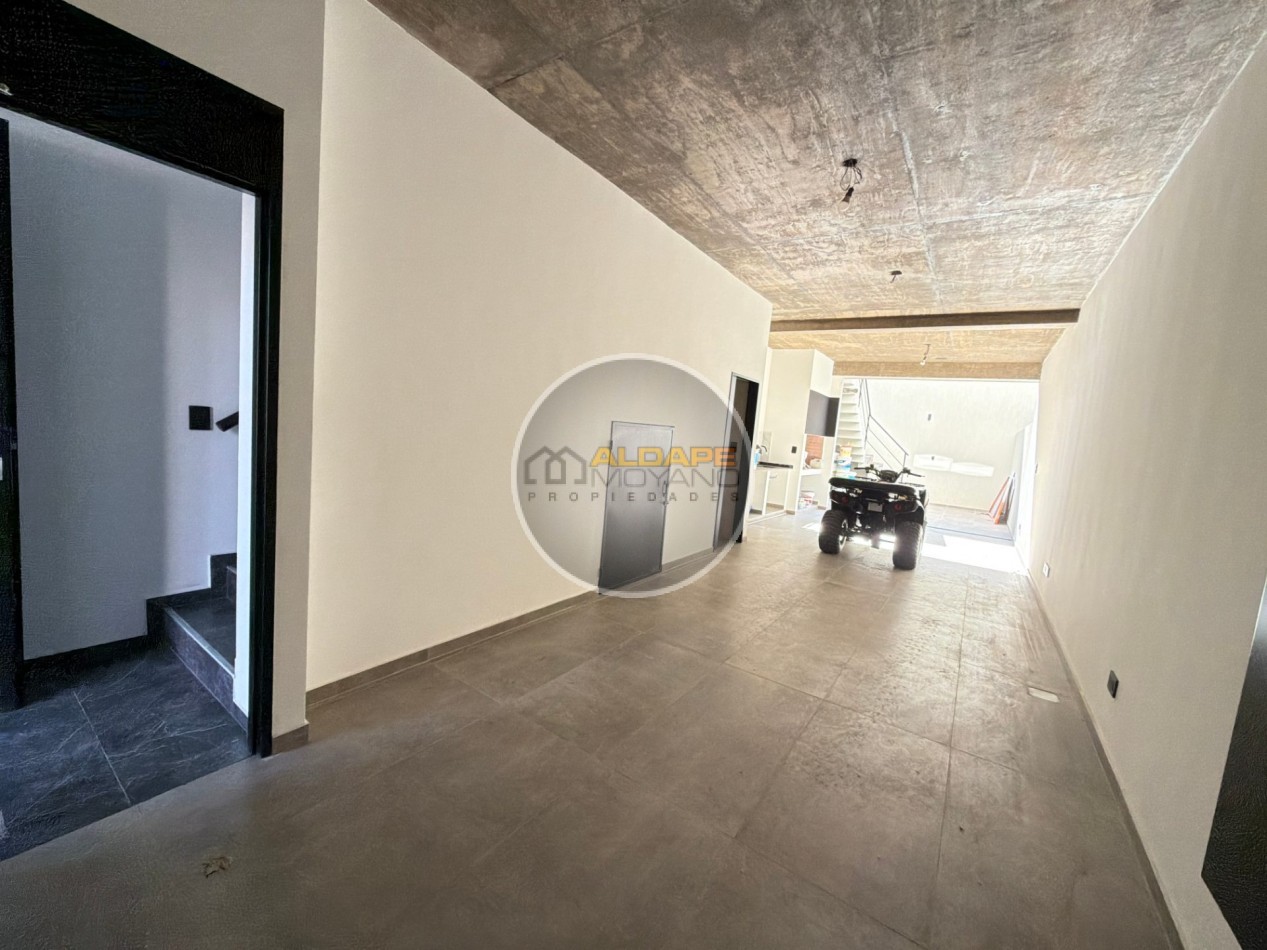 Se Vende triplex, cuatro amb, cochera doble (a estrenar)