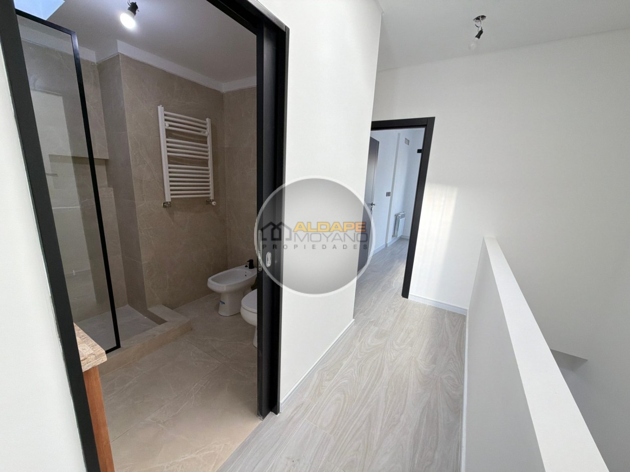 Se Vende triplex, cuatro amb, cochera doble (a estrenar)