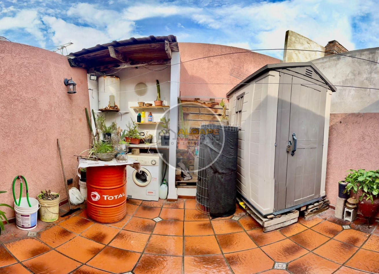 Se Vende PH dos ambientes, contrafrente (Barracas)