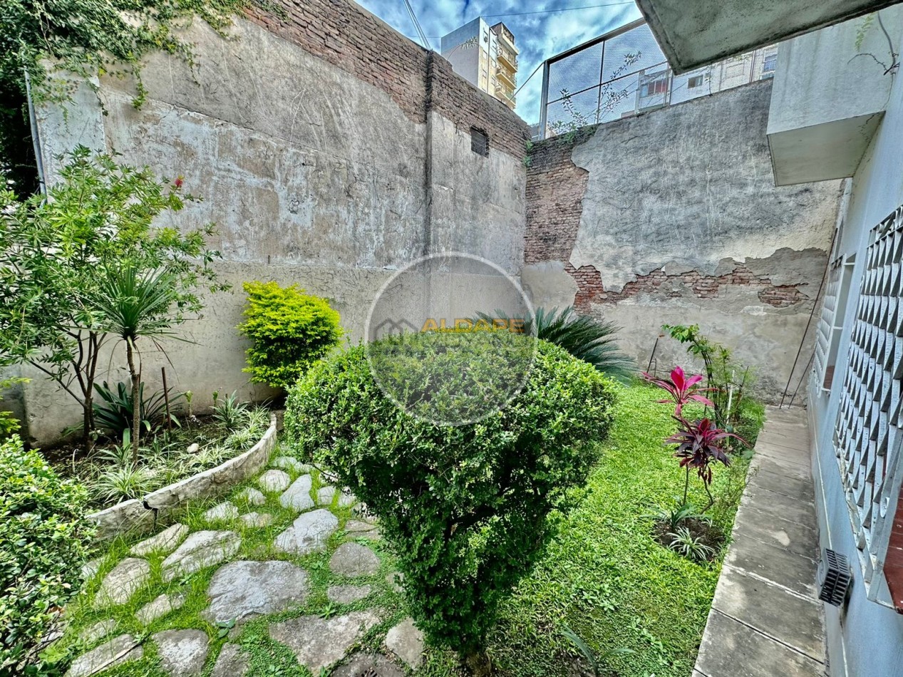 Se vende departamento tres ambientes, planta baja (Almagro)