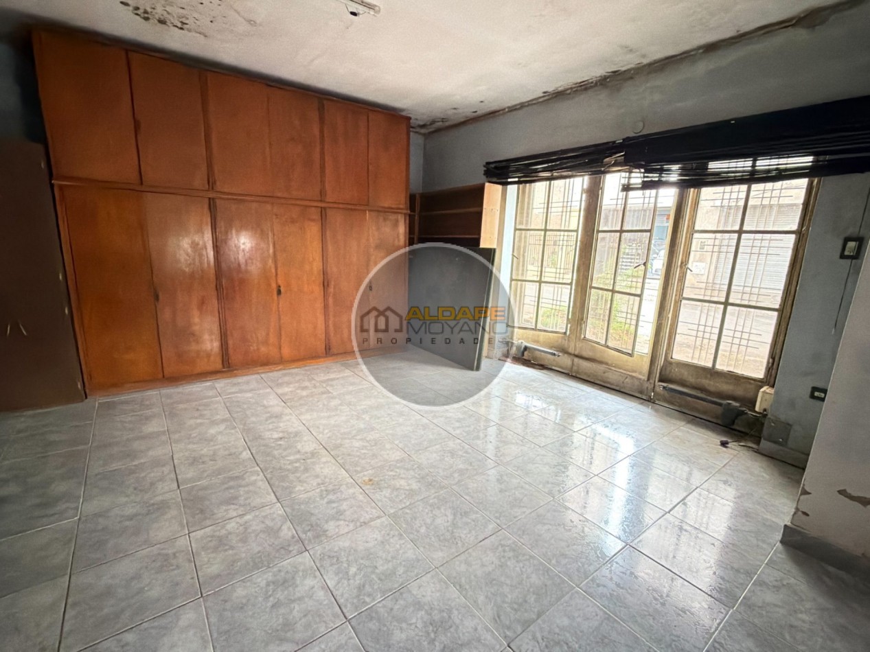 Se Vende Casa tres amb, cochera doble, A Reciclar!! (Ciudadela)