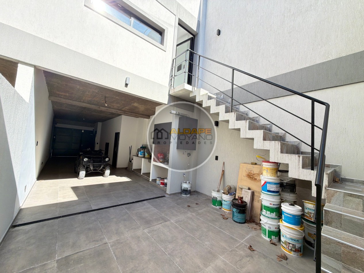 Se Vende triplex, cuatro amb, cochera doble (a estrenar)