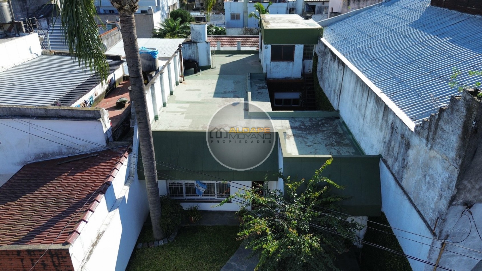 Se Vende Casa Cuatro ambientes, con cochera, Quincho (Villa Lugano)