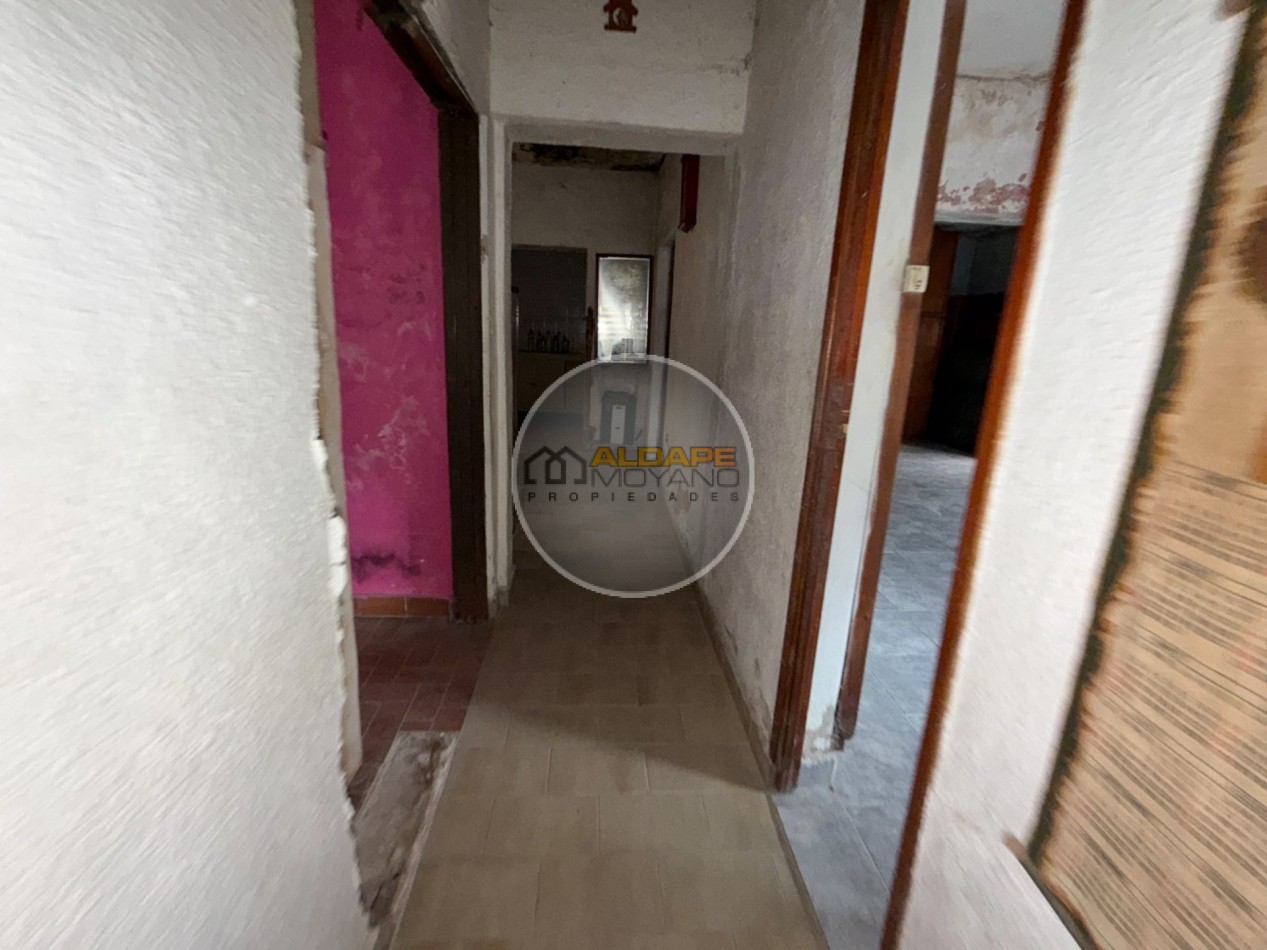 Se Vende Casa tres amb, cochera doble, A Reciclar!! (Ciudadela)