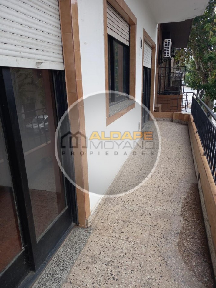Se Vende local comercial, cochera, depto tres amb, y fondo libre (Villa Lugano) 