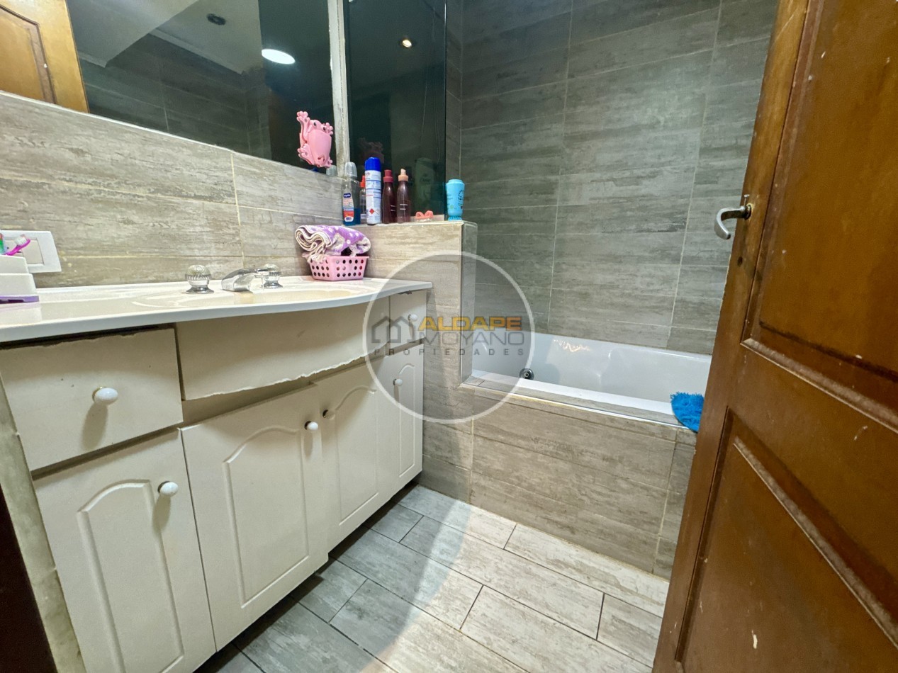 Se Vende PH tres ambientes, contrafrente. Ciudadela