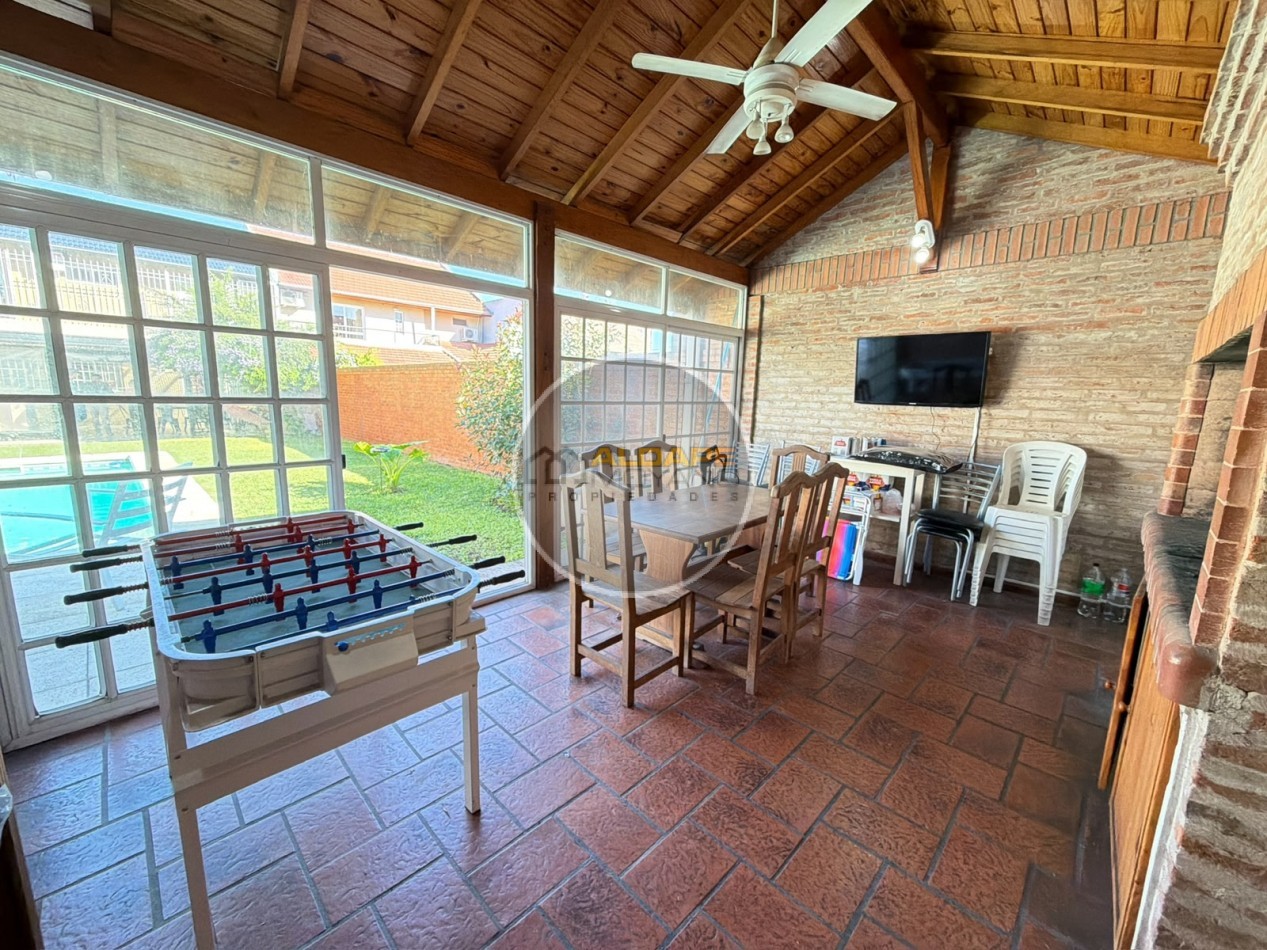 Se Vende Casa, cuatro amb, cochera doble, piscina (Monte Grande)