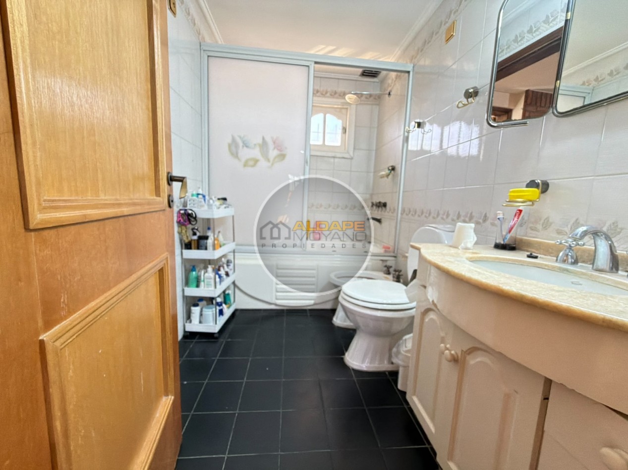 Se Vende Casa, cuatro amb, cochera doble, piscina (Monte Grande)