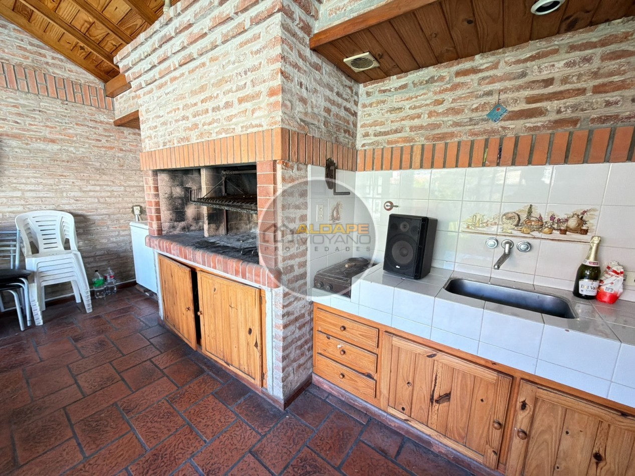Se Vende Casa, cuatro amb, cochera doble, piscina (Monte Grande)