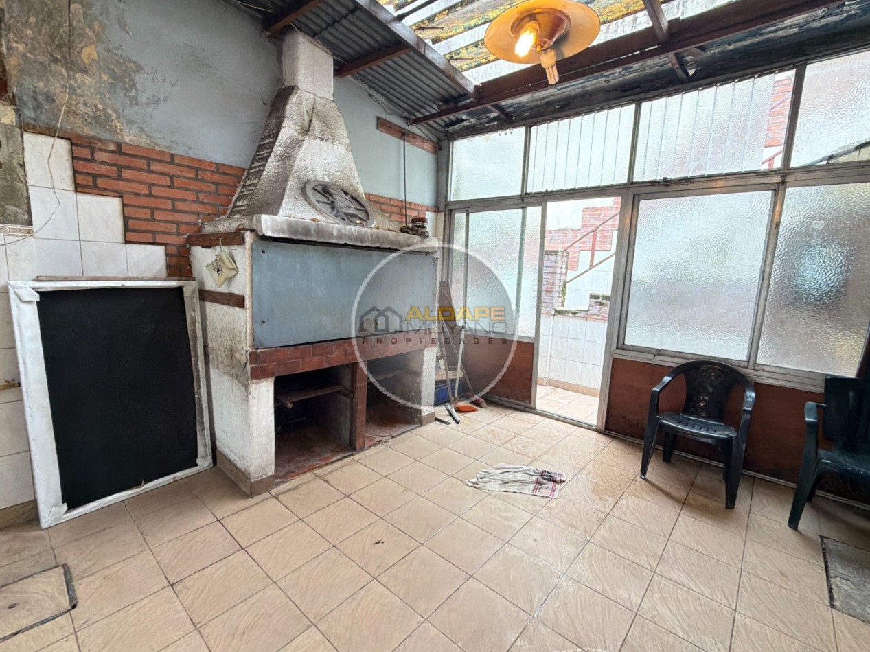 Se Vende Casa tres amb, cochera doble, A Reciclar!! (Ciudadela)
