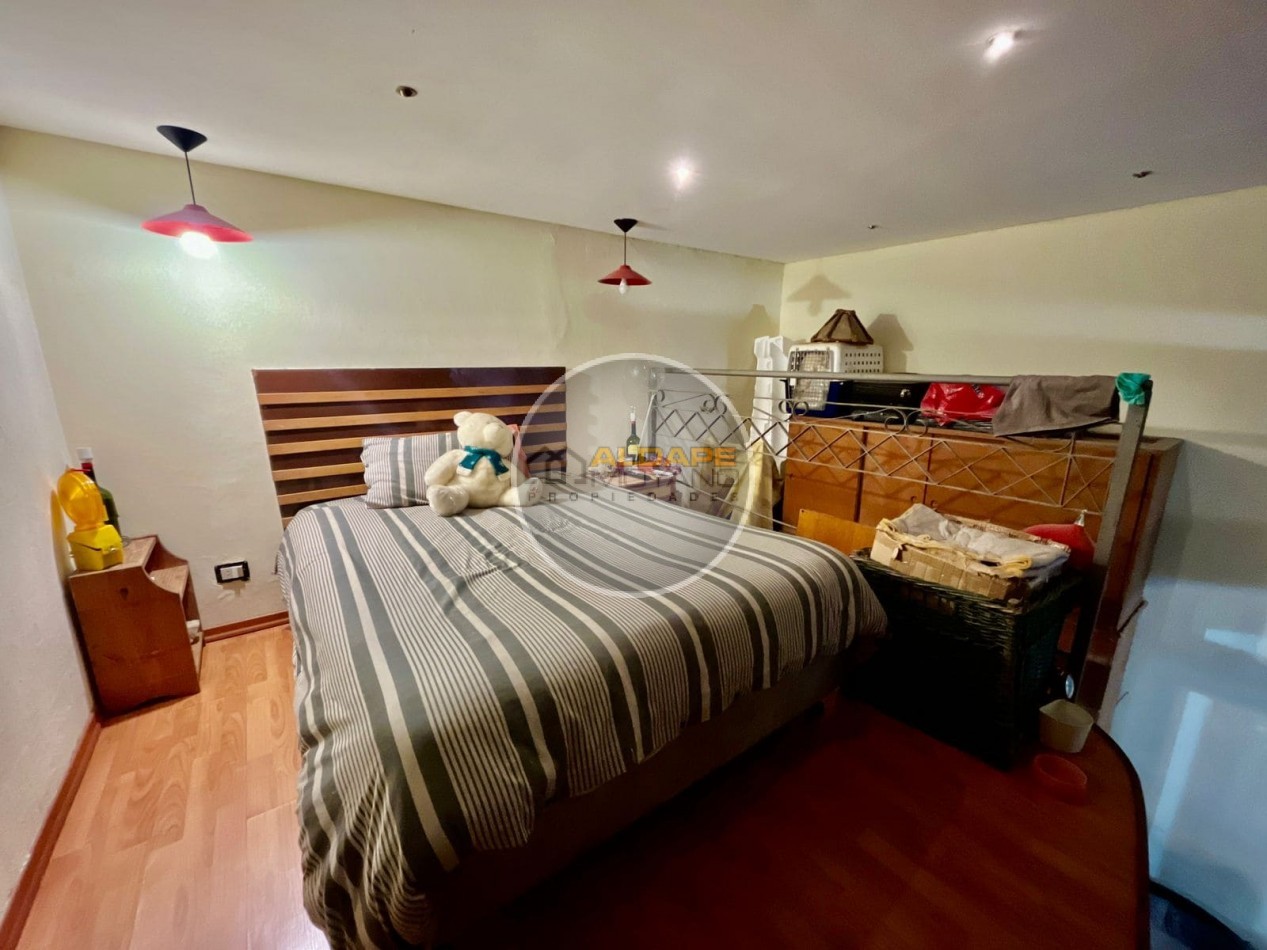 Se Vende PH dos ambientes, contrafrente (Barracas)