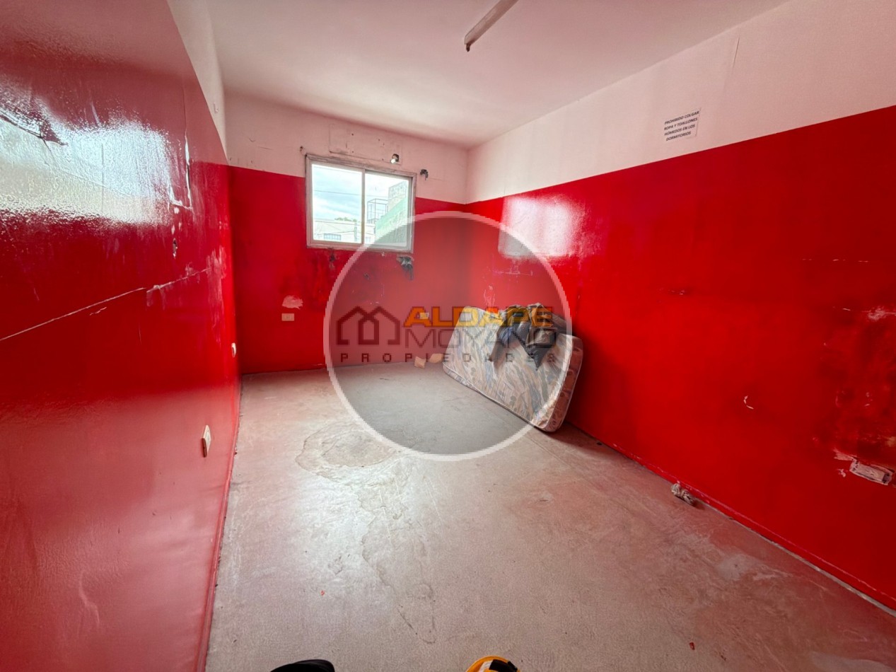Se Vende Casa multifamiliar a Reciclar (Parque Avellaneda)
