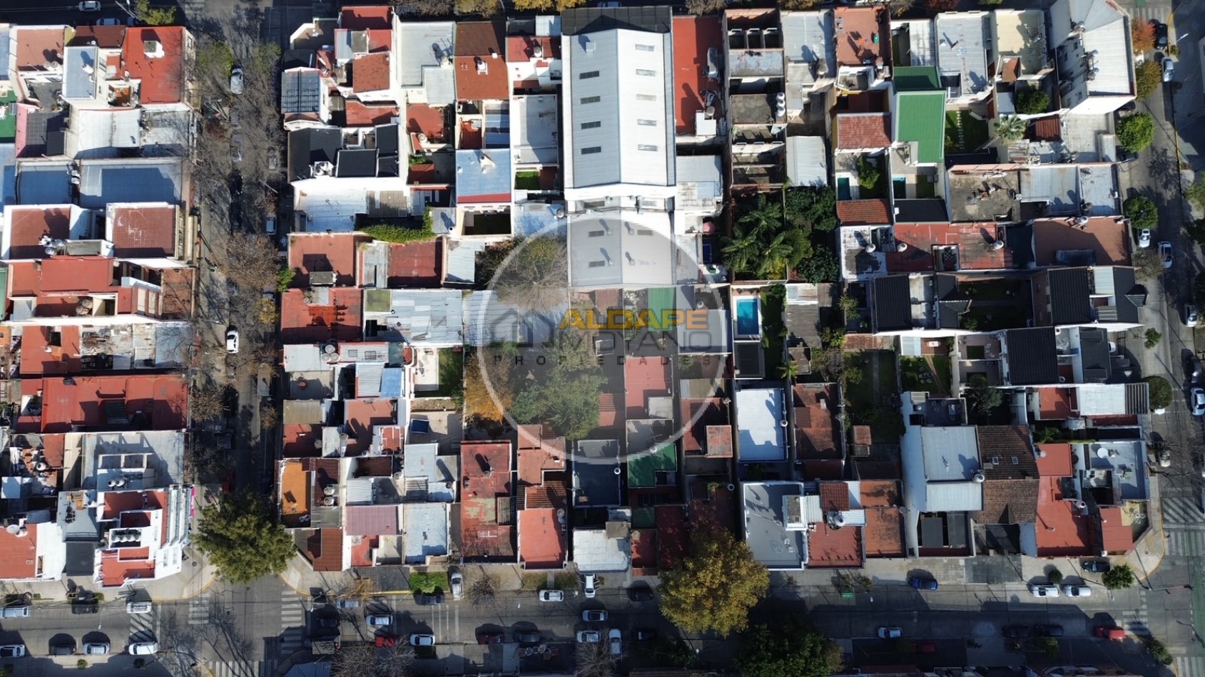 Se Vende local comercial, cochera, depto tres amb, y fondo libre (Villa Lugano) 