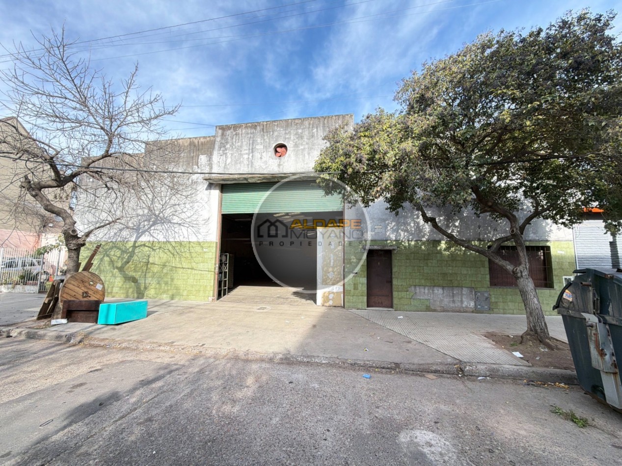 Se alquila Galpon, 700 mts2 (villa lugano)