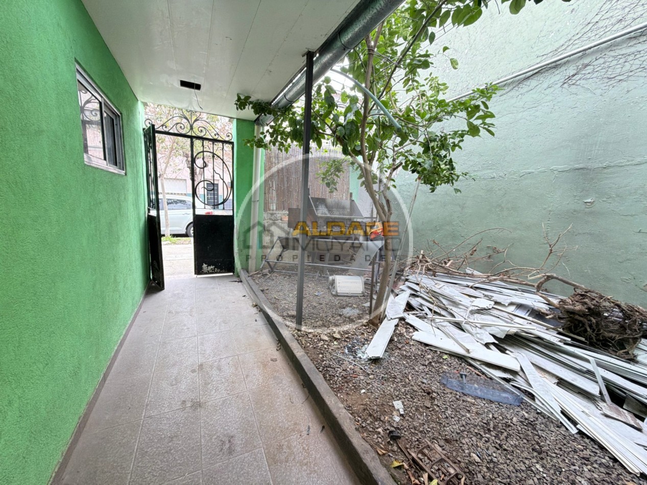 Se Vende Casa multifamiliar a Reciclar (Parque Avellaneda)