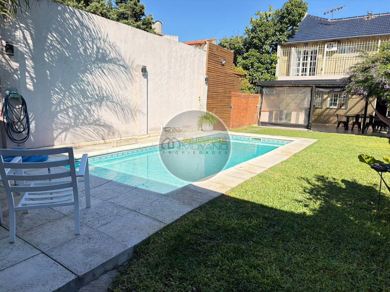 Se Vende Casa, cuatro amb, cochera doble, piscina (Monte Grande)