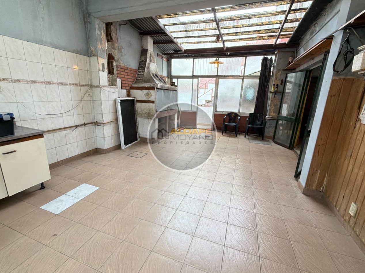 Se Vende Casa tres amb, cochera doble, A Reciclar!! (Ciudadela)
