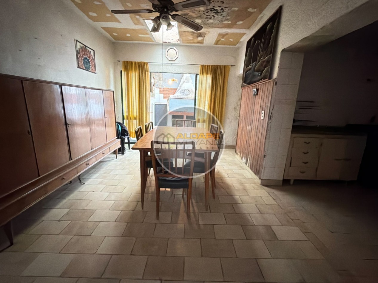 Se Vende Casa tres amb, cochera doble, A Reciclar!! (Ciudadela)